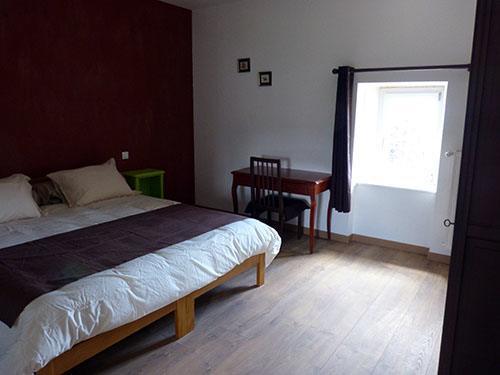 Kommen Sie herein im Elternzimmer des Holz und Natur Suite