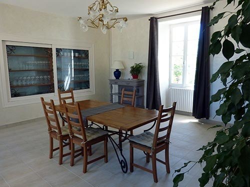 Das Abendessen ist im Esszimmer aufgetan